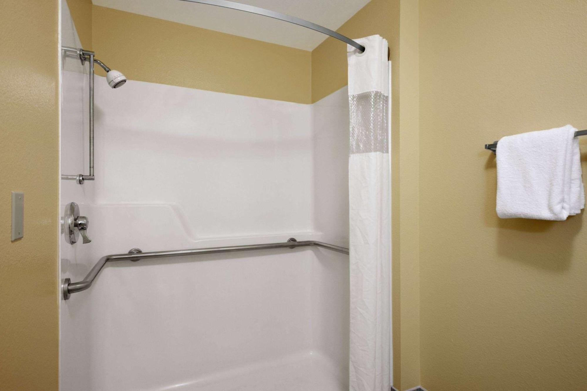 Travelodge By Wyndham Wenatchee Exterior photo