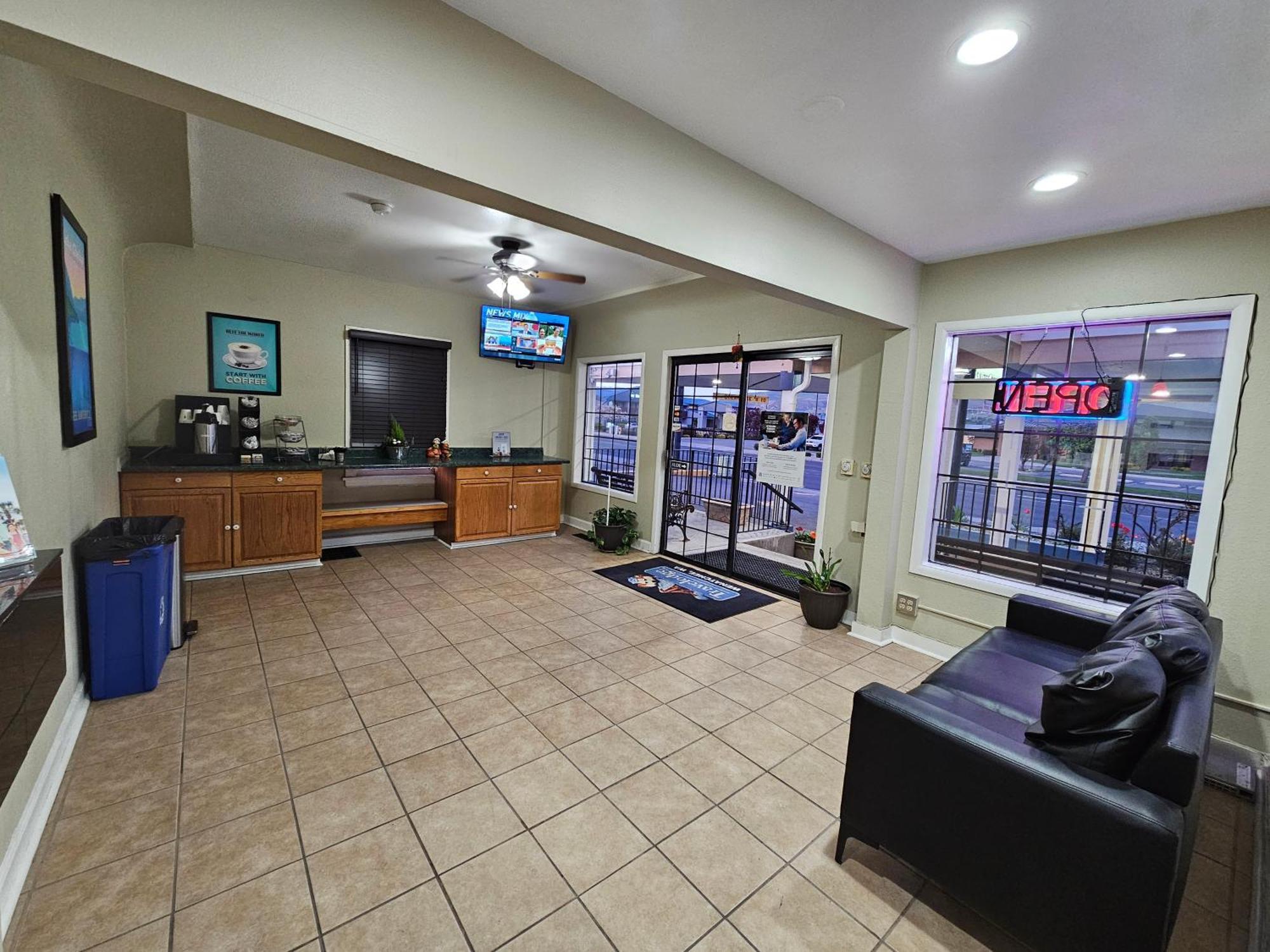 Travelodge By Wyndham Wenatchee Exterior photo