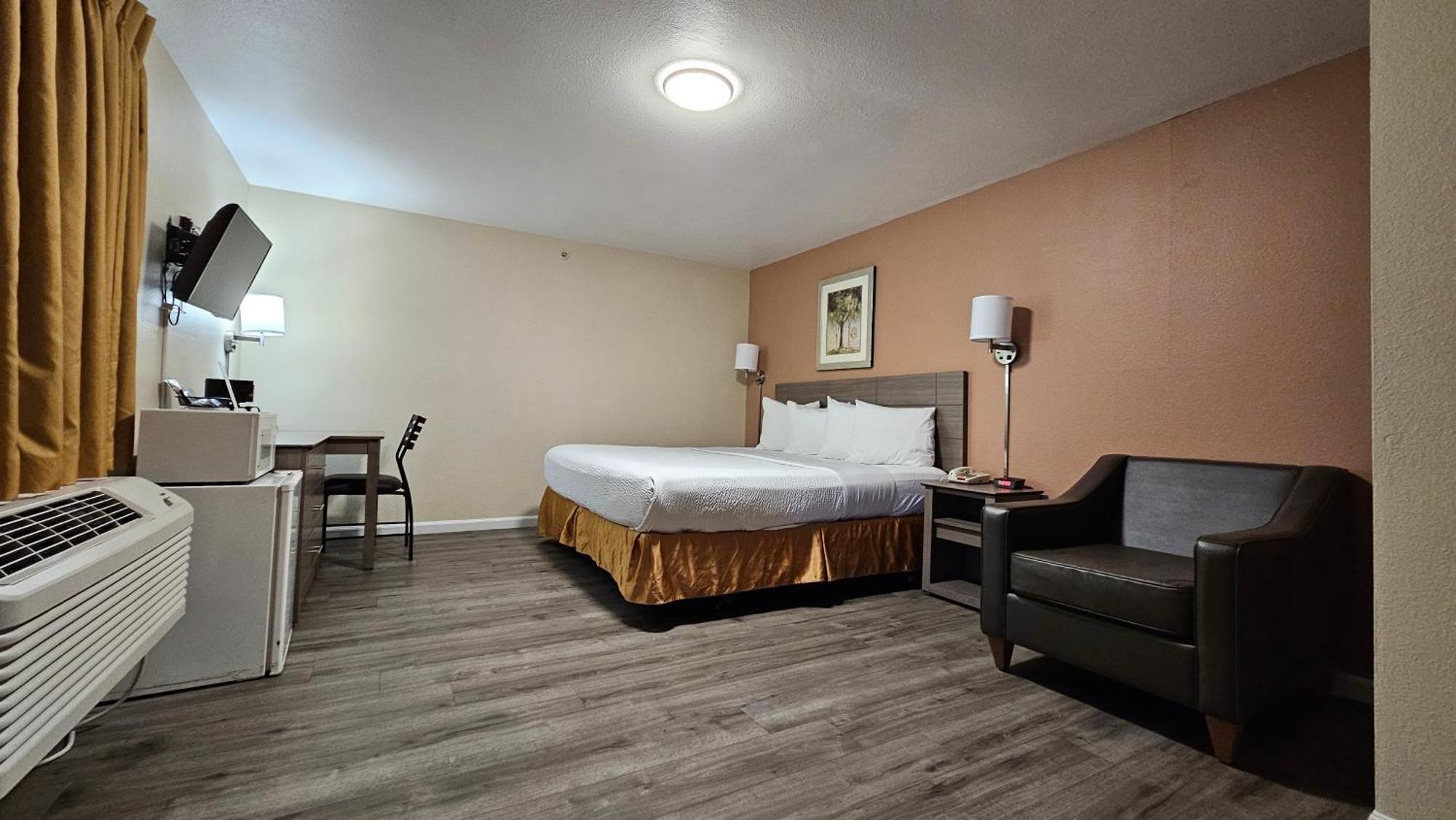 Travelodge By Wyndham Wenatchee Exterior photo